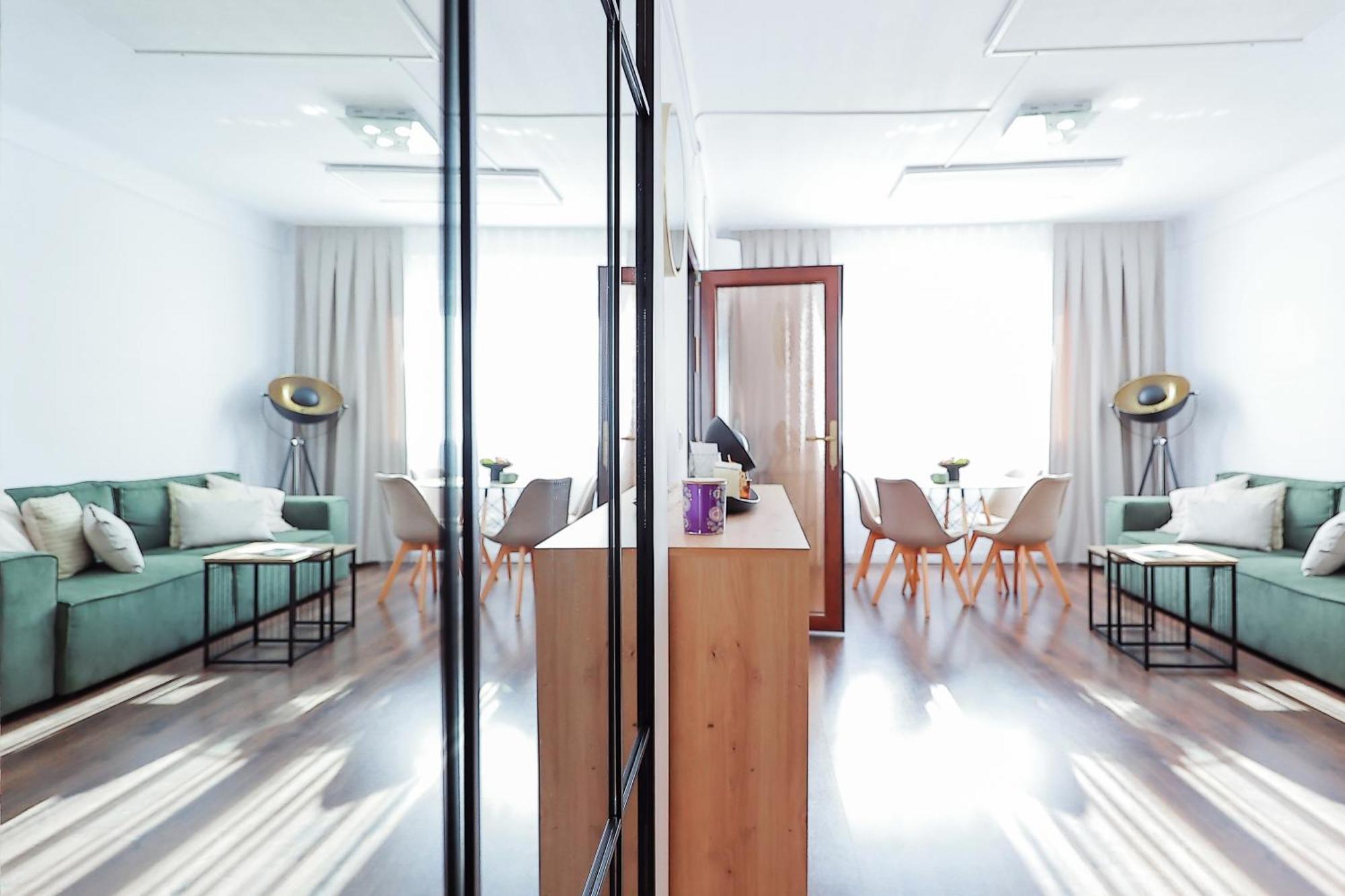 Oradea City Center Apartment Near Aquapark With Jacuzzi & Parking Exteriör bild
