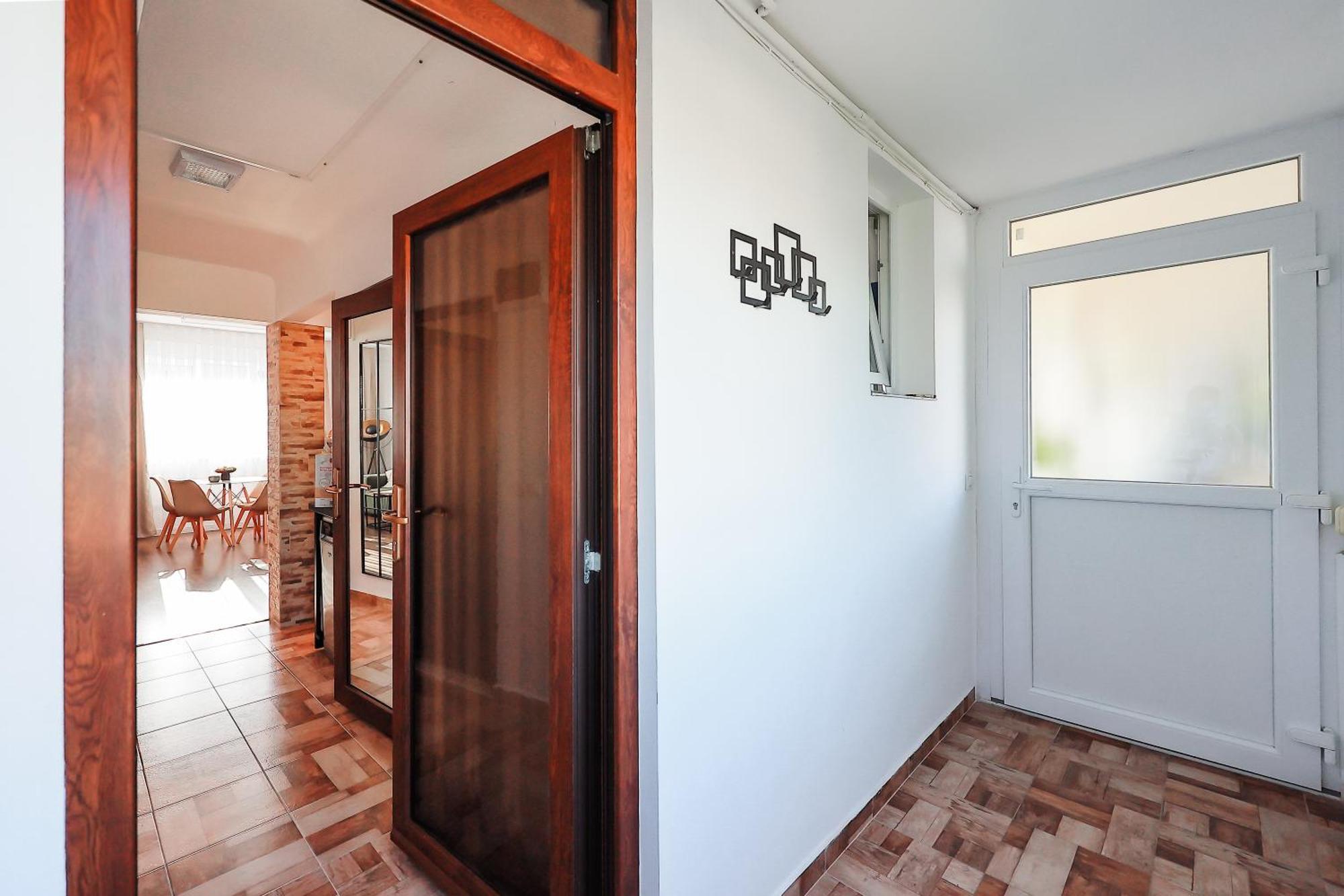 Oradea City Center Apartment Near Aquapark With Jacuzzi & Parking Exteriör bild