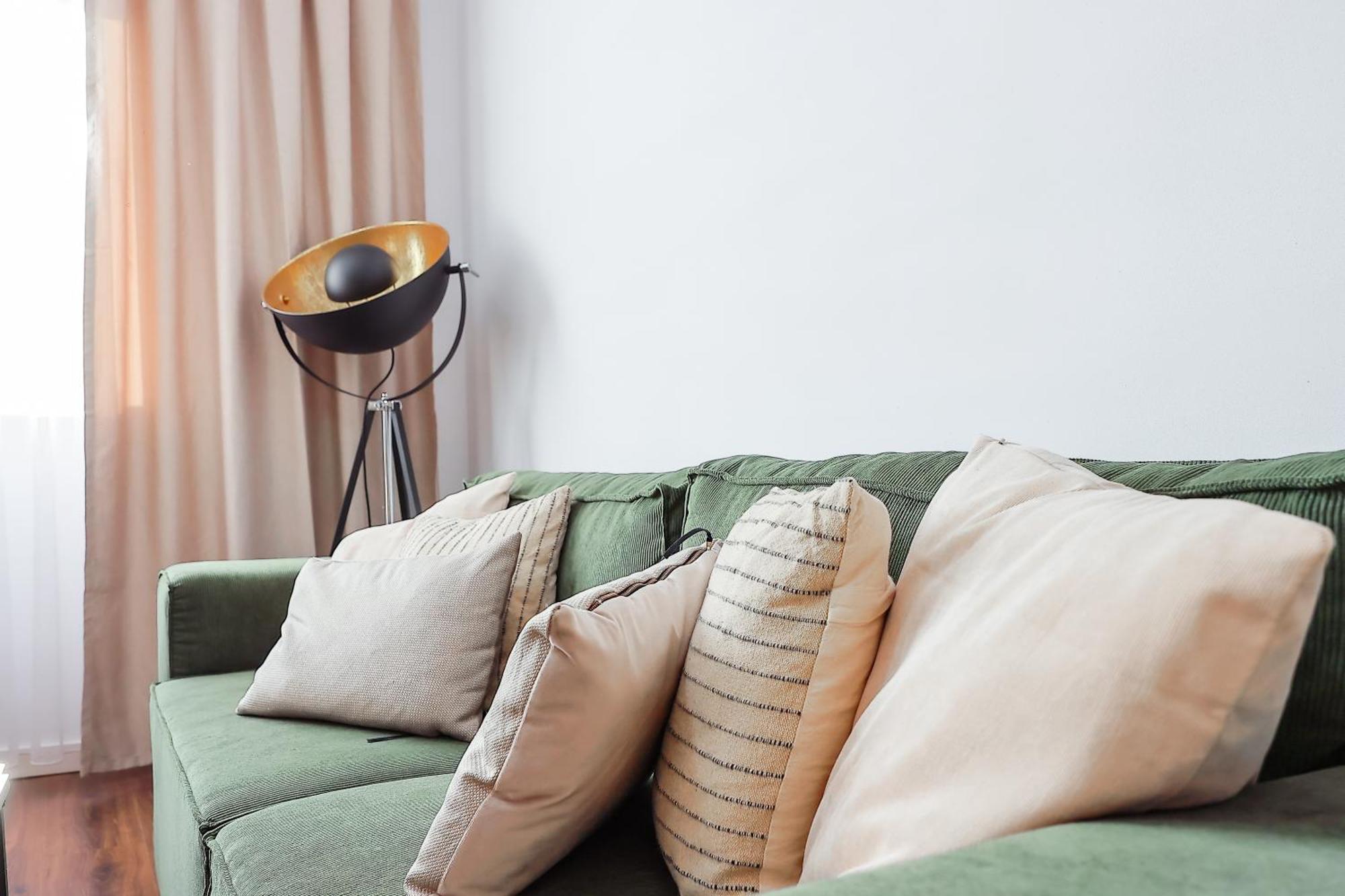 Oradea City Center Apartment Near Aquapark With Jacuzzi & Parking Exteriör bild