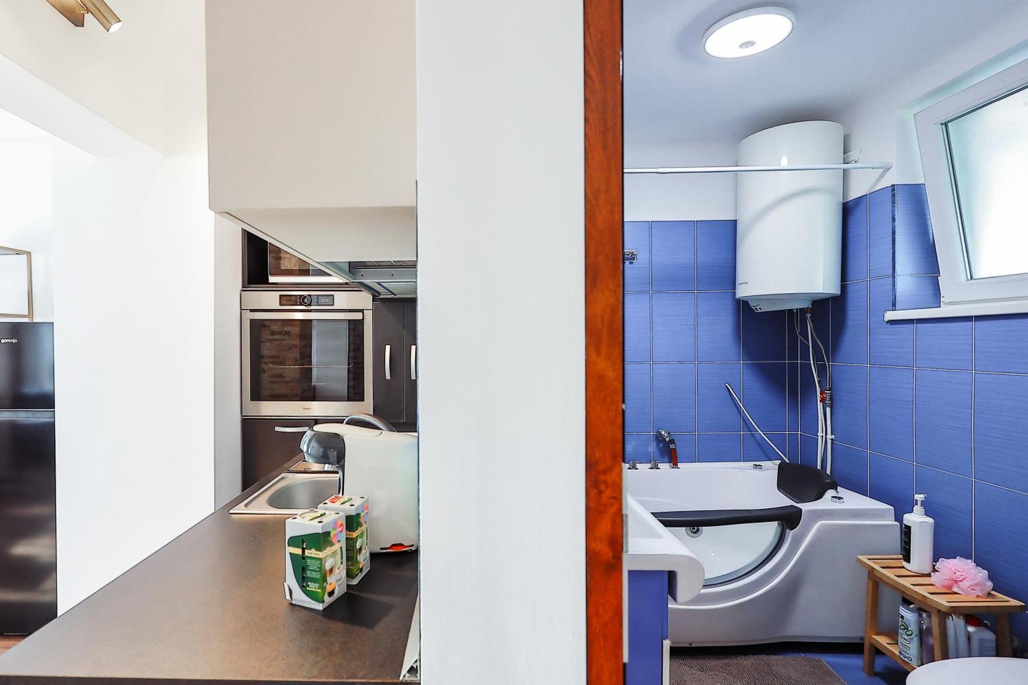 Oradea City Center Apartment Near Aquapark With Jacuzzi & Parking Exteriör bild