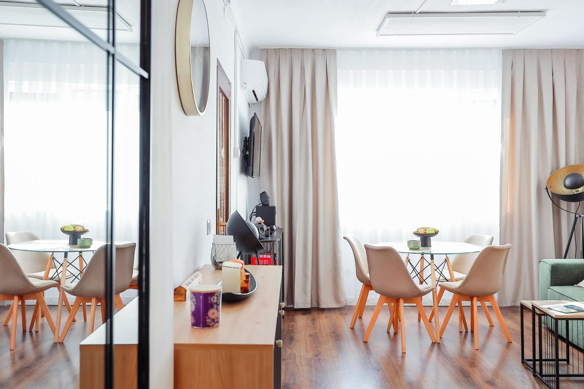 Oradea City Center Apartment Near Aquapark With Jacuzzi & Parking Exteriör bild